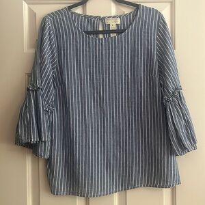 Chambray 3/4 length top with bell sleeves, Size L